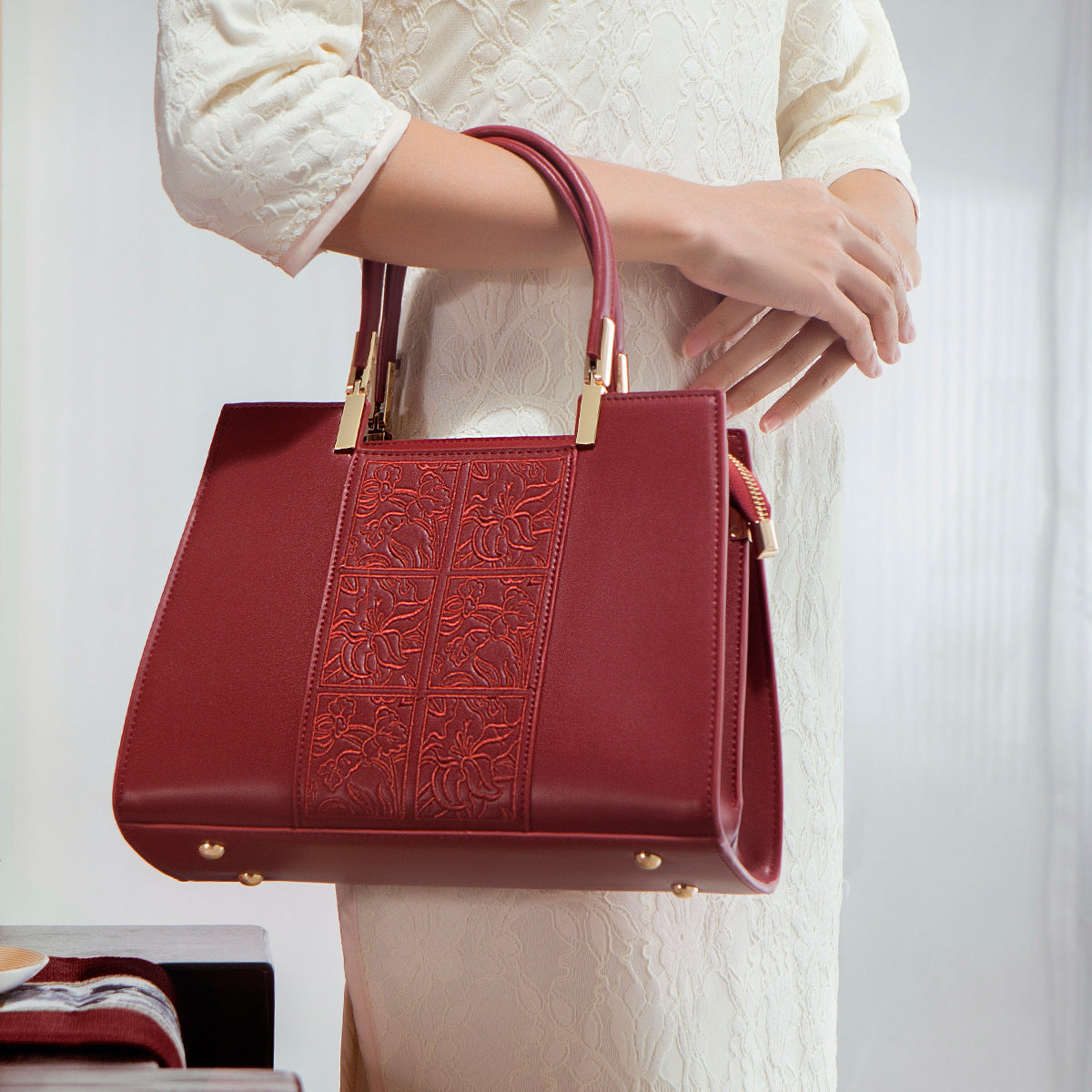The Perfect Fashion Choice For Sophisticated Women A High-end Red Handbag